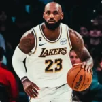 nba:-lebron-james-se-torna-o-jogador-mais-velho-a-registrar-um-triplo-duplo