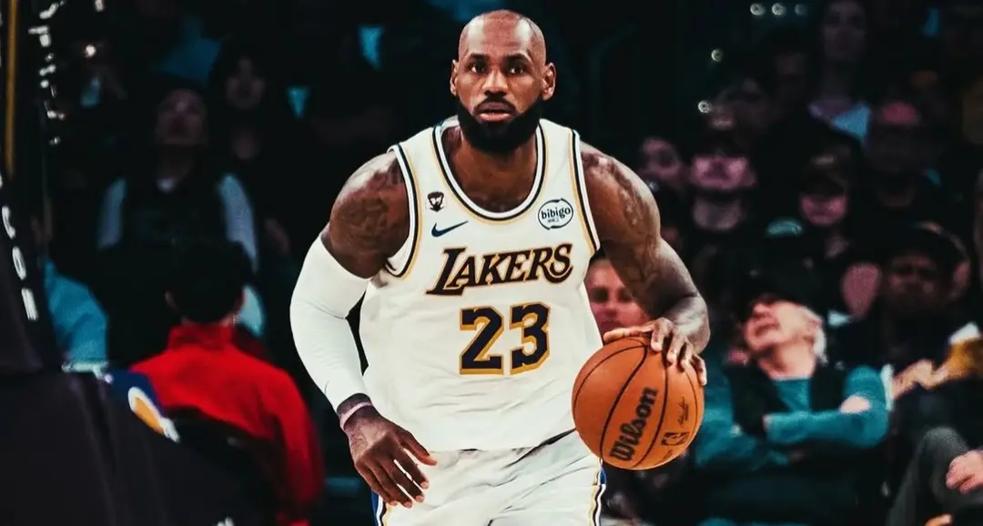 nba:-lebron-james-se-torna-o-jogador-mais-velho-a-registrar-um-triplo-duplo