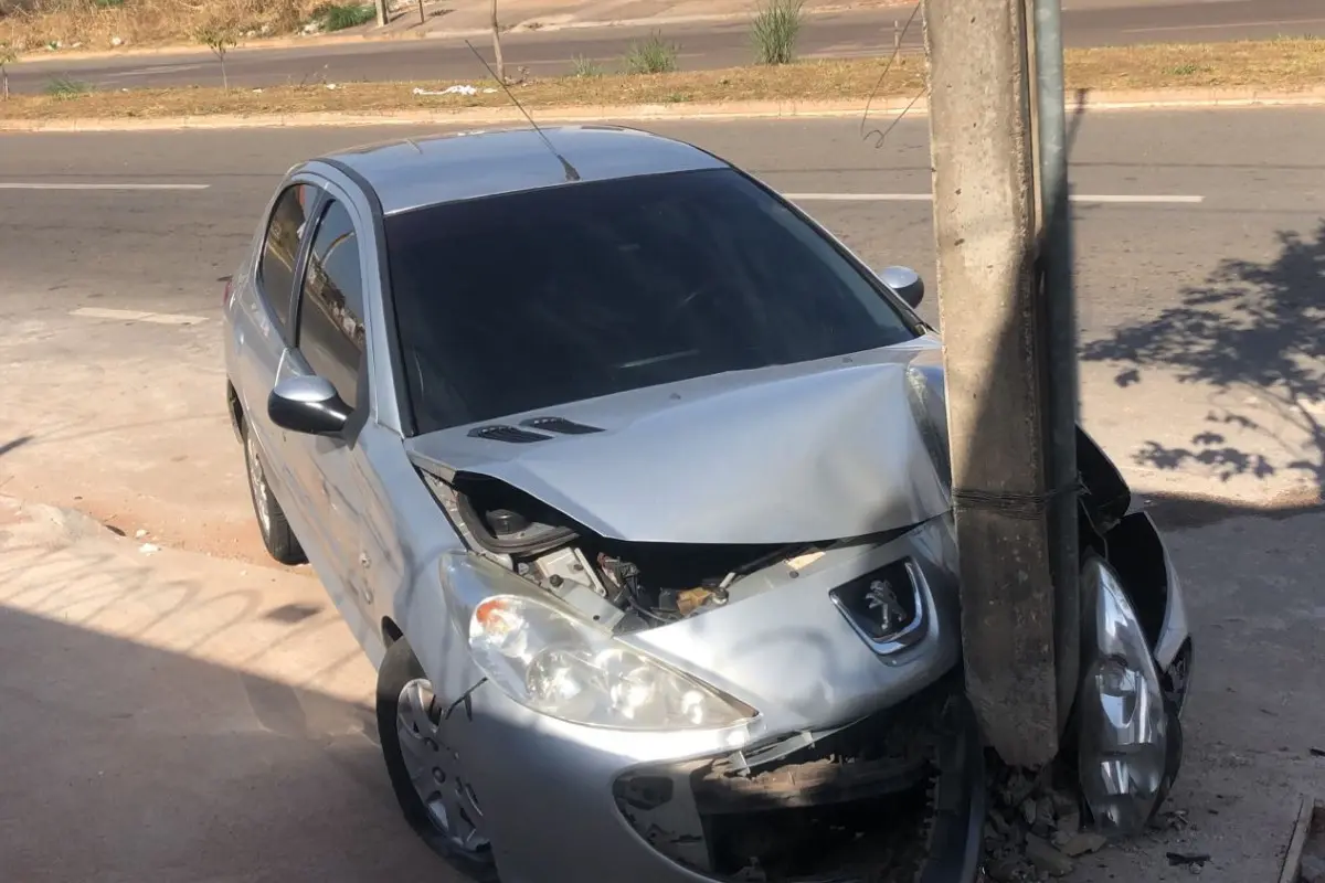 aumento-de-colisoes-contra-postes-em-goias-acende-alerta-durante-o-carnaval