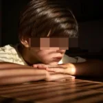 Catalão: Mãe é presa por maus-tratos ao isolar criança com autismo e alimentá-la apenas uma vez ao dia 3 catalao:-mae-e-presa-por-maus-tratos-ao-isolar-crianca-com-autismo-e-alimenta-la-apenas-uma-vez-ao-dia