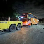 onibus-que-tombou-deixando-22-feridos-na-bahia-e-flagrado-em-goiania-rodando-como-“sucata”