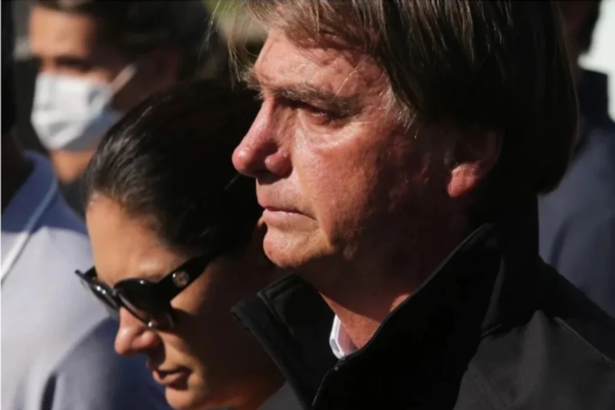 ha-um-mes-na-papudinha,-bolsonaro-tenta-manter-influencia-eleitoral