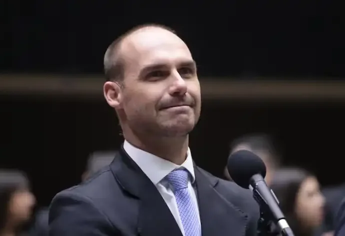 Nas redes sociais, Eduardo Bolsonaro confirma aval de ex-presidente à candidatura de Wilder 17 nas-redes-sociais,-eduardo-bolsonaro-confirma-aval-de-ex-presidente-a-candidatura-de-wilder