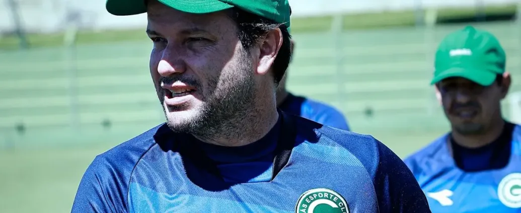 “o-que-sustenta-trabalho-no-futebol-brasileiro-e-rendimento,-e-resultado-e-e-o-que-todos-estao-conseguindo-produzir-aqui”,-diz-daniel-paulista,-tecnico-do-goias