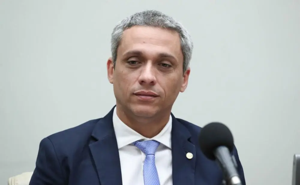 gayer-aguarda-reuniao-com-flavio-bolsonaro-antes-de-definir-rumo-para-2026