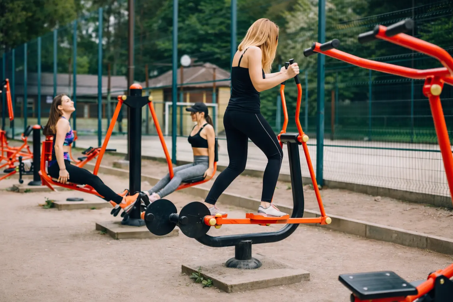 cidade-em-goias-vai-ganhar-academia-ao-ar-livre-com-inteligencia-artificial-e-carga-regulavel;-saiba-onde