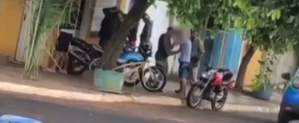 video-mostra-pm-dando-tapas-e-socos-em-adolescente-durante-abordagem-em-goias