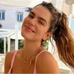 mariana-goldfarb-usa-look-transparente-e-deixa-bumbum-a-mostra-na-sapucai