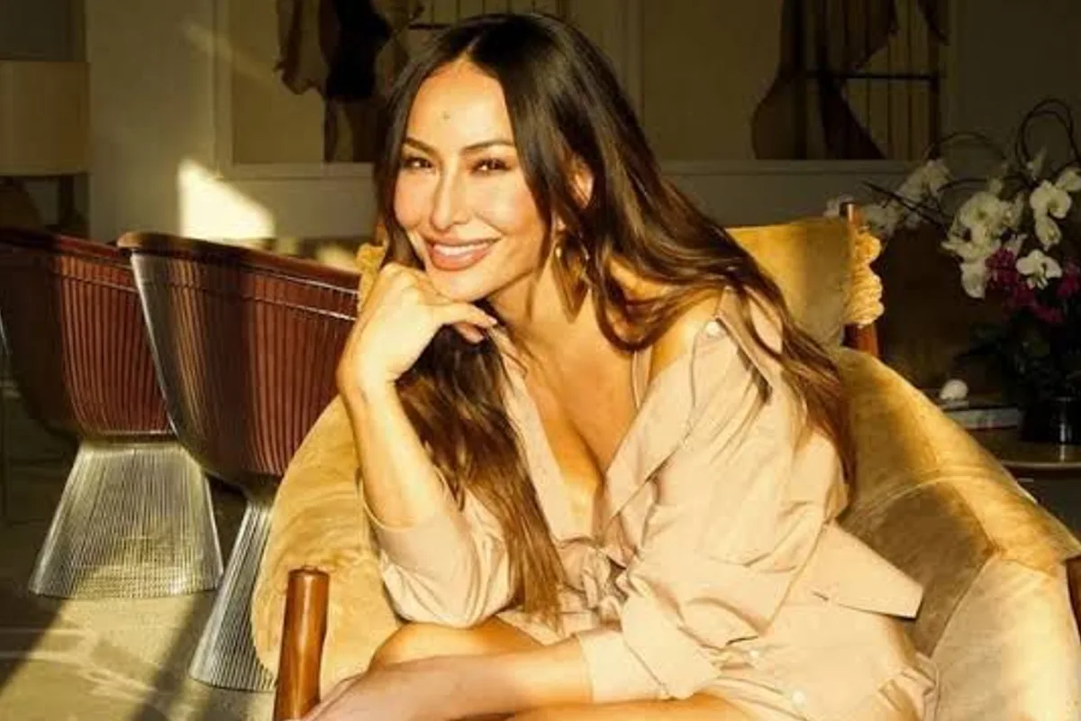 sabrina-sato-simula-nudez-completa-em-look-para-o-carnaval;-veja-fotos