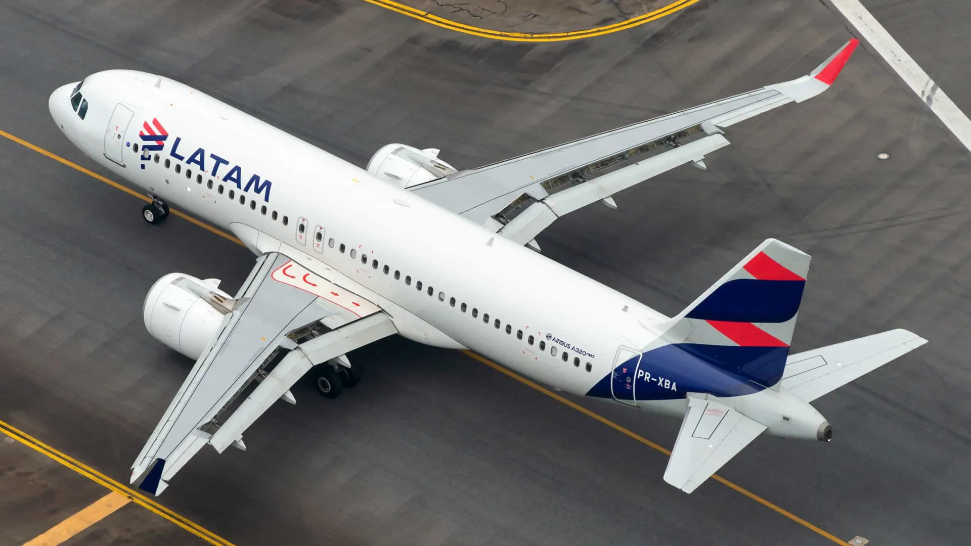 video-mostra-momento-em-que-aviao-da-latam-aborta-decolagem-em-guarulhos