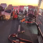 adesivo-em-van-que-bateu-em-carreta-na-br-020-dizia:-‘patrao-mandou-tocar-a-noite-toda’