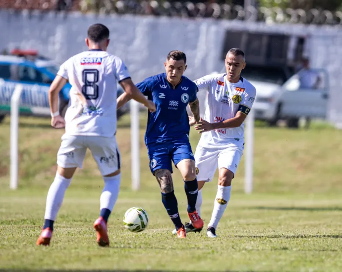 aparecidense-e-centro-oeste-se-enfrentam-em-jogo-de-volta-do-playoff-do-permanencia-do-goianao