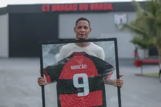 marcao-recebe-homenagem-do-atletico-e-relembra-inicio-da-carreira