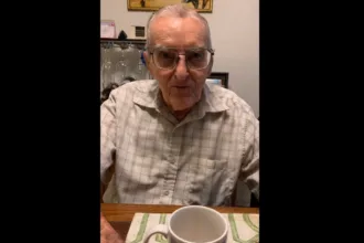 e-#fake-video-de-homem-vendendo-colares-para-pagar-tratamento-cardiaco-de-neta;-golpe-usa-cenas-manipuladas-por-ia