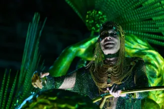 no-rio,-1a-noite-de-desfiles-tem-homenagem-a-lula,-ney-matogrosso-e-tradicoes-afro-indigenas