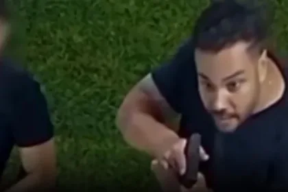 quem-e-e-quanto-ganha-o-servidor-da-pf-que-ameacou-homem-com-arma-ao-achar-que-ele-era-gay