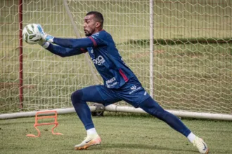 quem-e-dalberson?-goleiro-deve-fazer-sua-estreia-com-a-camisa-do-vila-nova-no-classico-deste-domingo-(22)