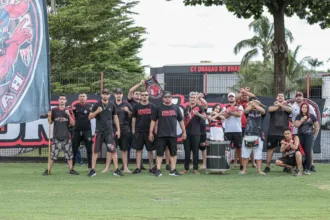 torcida-do-atletico-go-vai-ao-ct-apoiar-a-equipe-antes-do-classico-contra-o-vila-nova