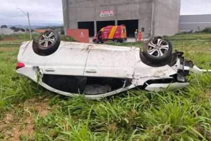 motorista-morre-apos-ser-arremessado-para-fora-do-veiculo-em-capotamento-na-go-164-em-goias