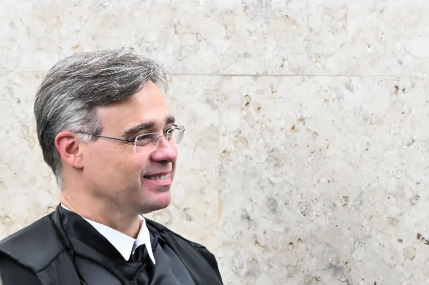 caso-master:-segure-a-mao-de-deus-e-va,-mendonca-–-revista-oeste