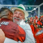 lula-diz-nao-ser-“carnavalesco”-e-ira-a-escola-de-samba-para-agradecer