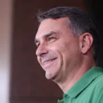 “bolsonaro-moderado”:-flavio-acena-para-minorias-em-pre-campanha