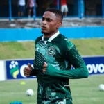 atacante-jaja-anuncia-que-esta-de-saida-do-goias