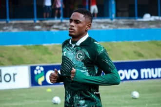 atacante-jaja-anuncia-que-esta-de-saida-do-goias