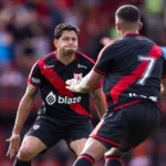 com-dois-gols-de-cabeca,-atletico-derrota-o-vila-nova-e-abre-vantagem-por-vaga-na-grande-final