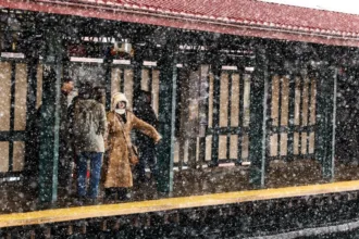 prefeito-de-nova-york-decreta-toque-de-recolher-por-tempestade-de-neve;-veja-fotos-–-g1