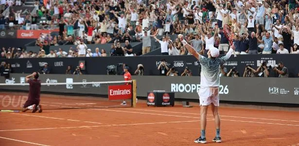 fonseca-e-melo-sao-campeoes-das-duplas-e-fazem-torcida-explodir-no-rio-open-–-uol