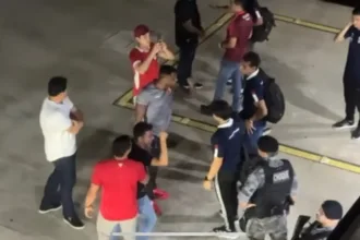 dirigentes-do-vila-nova-tiram-satisfacao-com-arbitragem-apos-derrota-no-classico:-“voce-nao-apita-mais-jogo-do-vila”