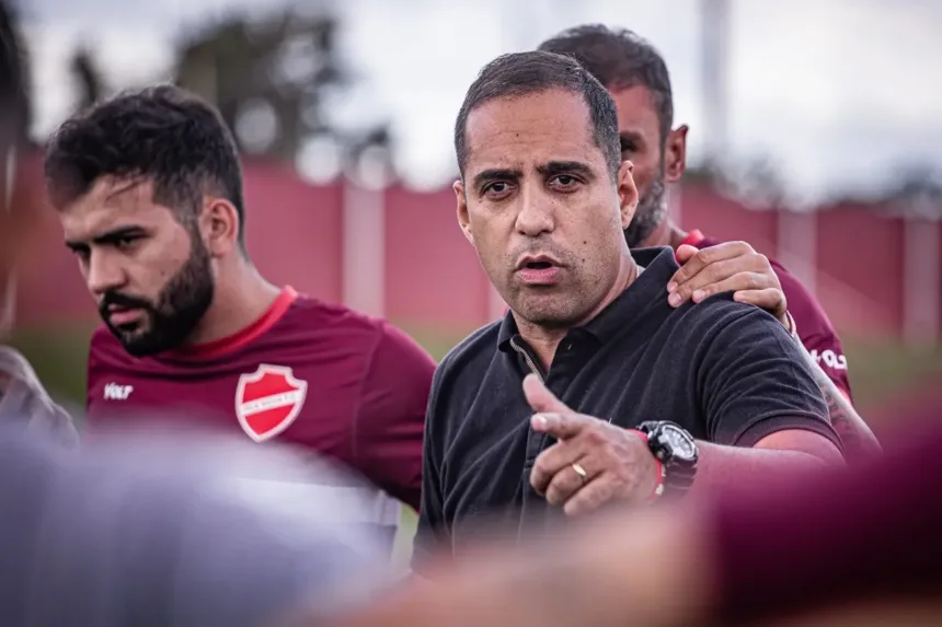 “nao-jogamos-nada,-pareciamos-os-trapalhoes-dentro-de-campo”,-diz-hugo-jorge-bravo-sobre-derrota-do-vila-nova