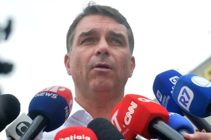 flavio-bolsonaro-apela-por-apoio-de-‘todes-e-todys’:-‘precisamos-ganhar’-–-correio-braziliense