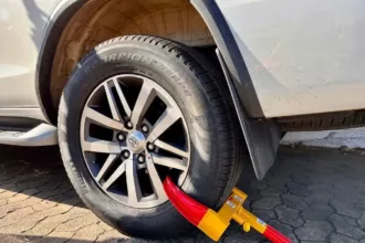 aeroporto-de-goiania-adota-trava-de-rodas-contra-furtos-no-estacionamento;-entenda-como-funciona