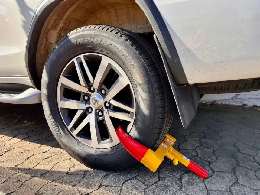 aeroporto-de-goiania-adota-trava-de-rodas-contra-furtos-no-estacionamento;-entenda-como-funciona