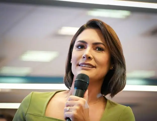 pl-mulher-divulga-nota-para-desmentir-conversa-atribuida-a-michelle-com-professor-alcides