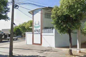 justica-determina-que-prefeitura-transporte-diariamente-jovem-com-paralisia-ate-a-apae,-em-goiania