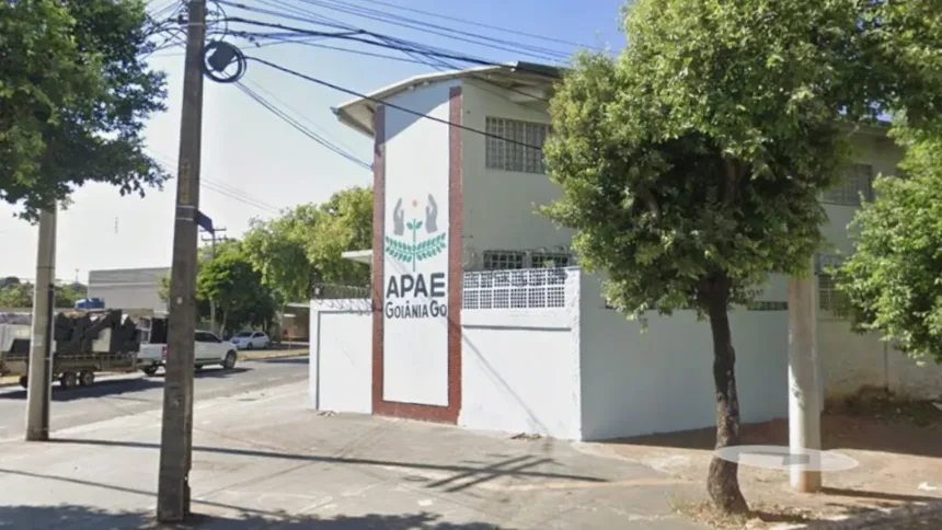 justica-determina-que-prefeitura-transporte-diariamente-jovem-com-paralisia-ate-a-apae,-em-goiania