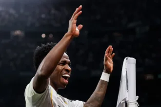 com-gol-de-vini-jr,-real-madrid-supera-benfica-nos-playoffs-e-avanca-as-oitavas-de-final-da-champions-league