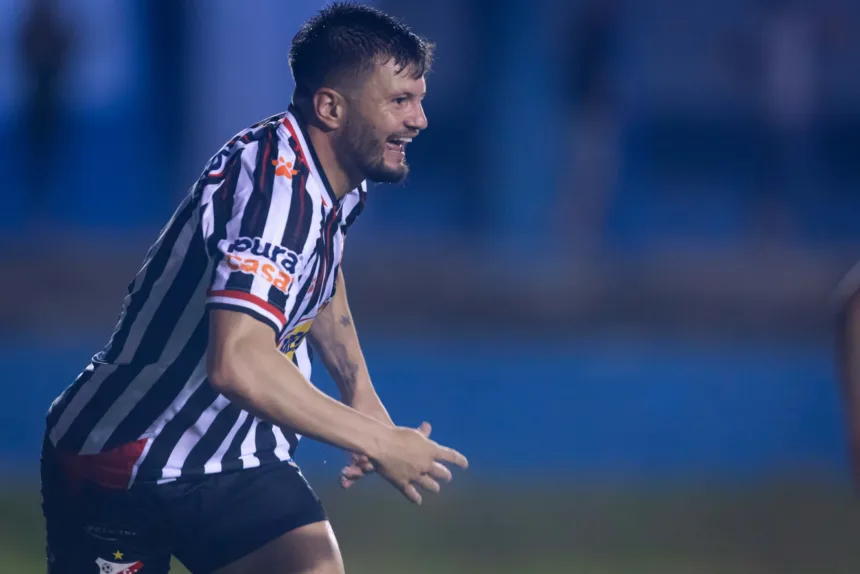 anapolis-bate-cianorte-pr-em-casa-e-avanca-na-copa-do-brasil