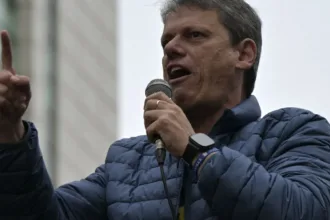 governo-tarcisio-nao-divulga-desempenho-de-alunos-do-ensino-medio-em-avaliacao