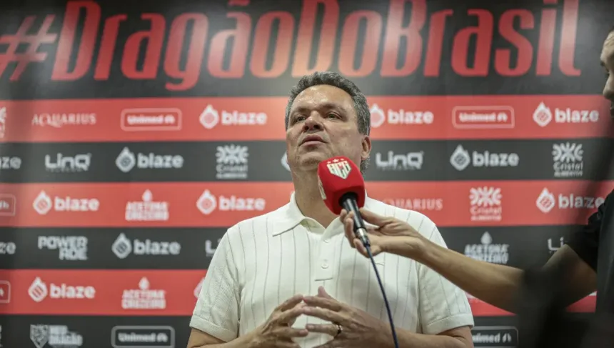 adson-batista-critica-atuacao-mesmo-apos-classificacao:-“eu-nao-vi-um-jogo-de-futebol-profissional”