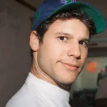 mamonas-assassinas:-foto-da-jaqueta-de-dinho-intacta-no-caixao-e-divulgada;-veja