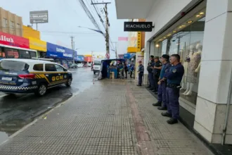 apos-fim-do-prazo-para-desocupacao,-gcm-apreende-mercadorias-de-ambulantes-na-avenida-24-de-outubro