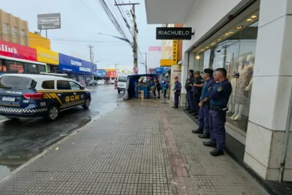 apos-fim-do-prazo-para-desocupacao,-gcm-apreende-mercadorias-de-ambulantes-na-avenida-24-de-outubro