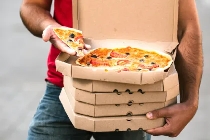 sem-louca-suja:-saiba-o-horario-em-que-o-goianiense-prefere-pedir-comida-por-aplicativo