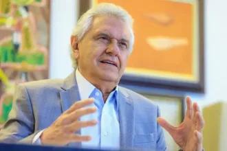 caiado-anuncia-reajuste-de-5,4%-para-professores-e-envia-projeto-a-assembleia