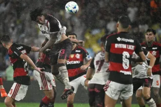 flamengo-vira-no-tempo-normal,-mas-perde-titulo-para-o-lanus-na-prorrogacao