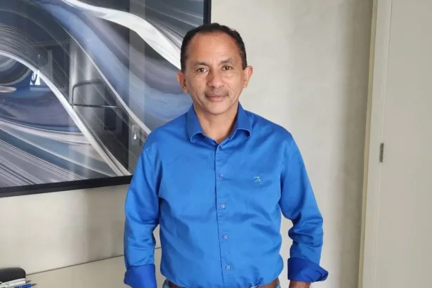 caneta-azul:-manoel-gomes-estaria-morando-de-favor-apos-prejuizo-de-r$-7-milhoes;-equipe-se-pronuncia